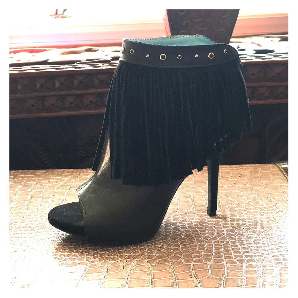 Black peep toe fringed heel